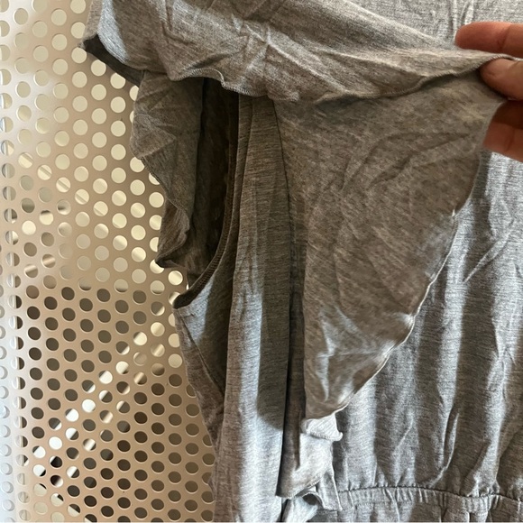 Chaser Flutter Sleeve Soft Peplum Style Top Size Medium in Grey NWT - Picture 7 of 8
